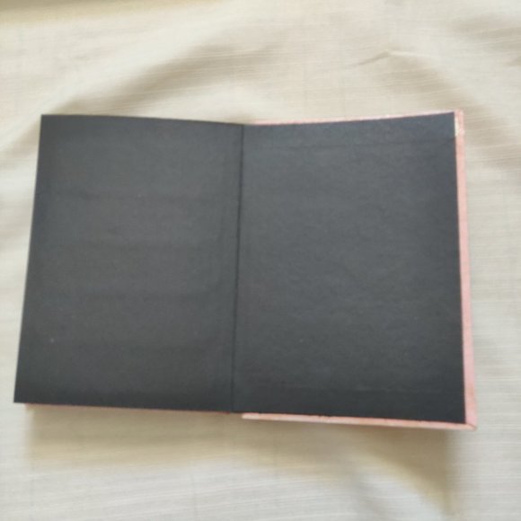 Hardcover Stamp Collecting Album with 14 Black Pages in Pink - Picture 5 of 6